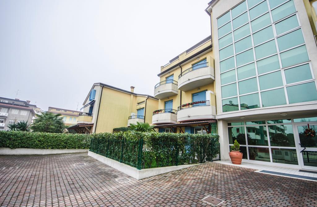 קאורלה Residence Elisa Piano Terra Con Giardino E Posto Spiaggia Incluso מראה חיצוני תמונה
