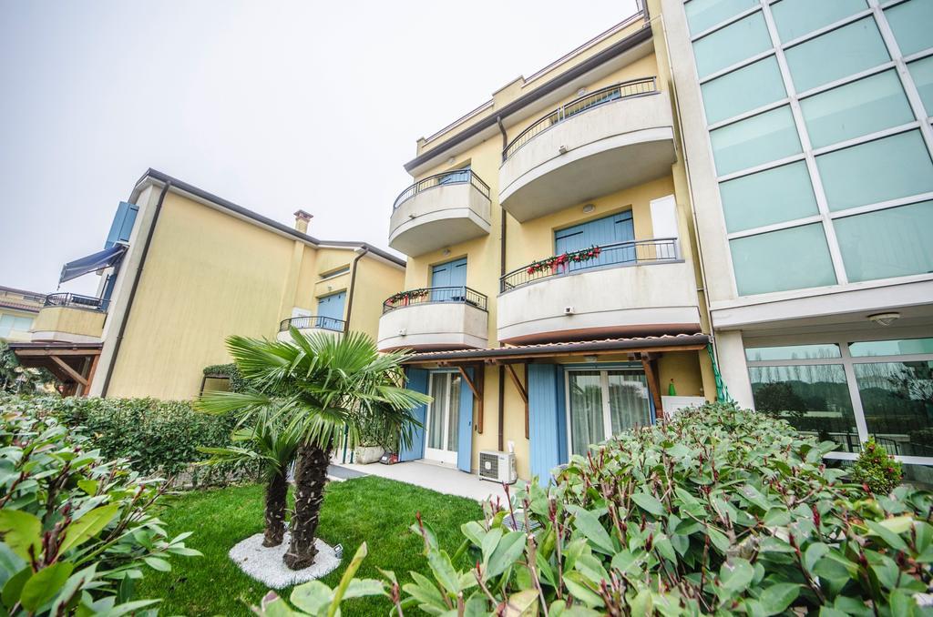קאורלה Residence Elisa Piano Terra Con Giardino E Posto Spiaggia Incluso מראה חיצוני תמונה
